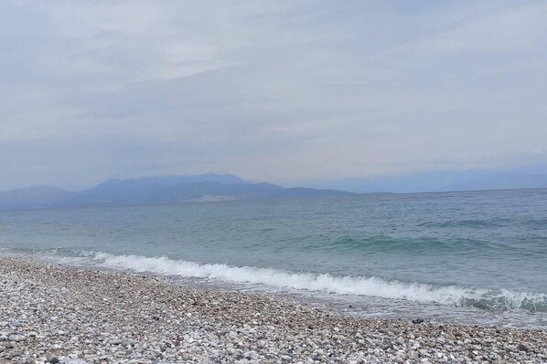 Villa | Beach - Lovely 2-bedroom Villa in Akrata, all Seasons! (Aigialeia)