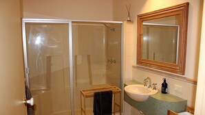 Unclassified image, 4 of 23, button - Yackataya at Cowes - Two Bedroom Villa, Sleeps 5 (Cowes)