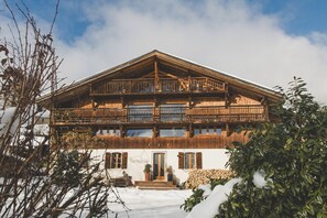 Exterior - Ferme du Ciel,luxury Alpine Chalet with pool, hot tub, sauna & spectacular views (Samoëns)