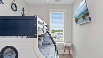 3 bedrooms, iron/ironing board, travel crib, free WiFi