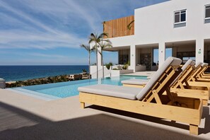 حمّام سباحة خارجي، حمّام سباحة مُدفَّأ