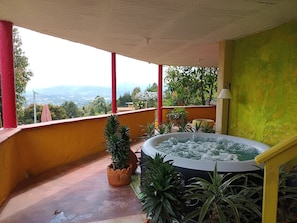 Bain à remous extérieur
