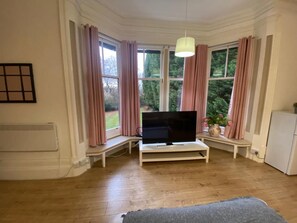 Apartment, 1 Queen Bed | 1 bedroom, free WiFi, bed sheets