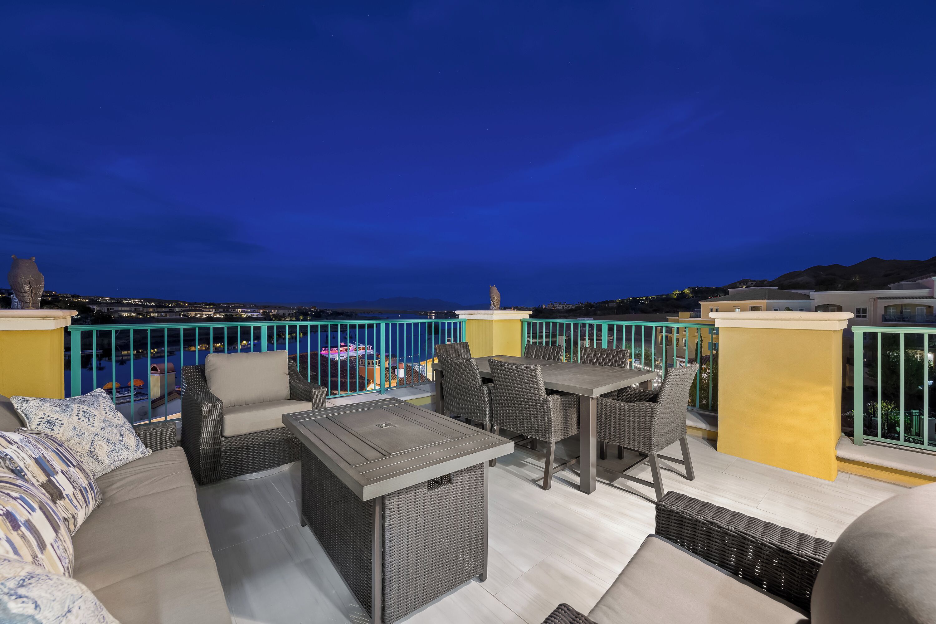 屋外ダイニングエリア