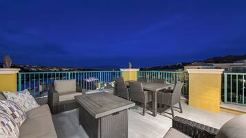 屋外ダイニングエリア