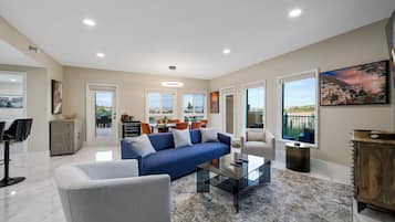 テレビ、ステレオ