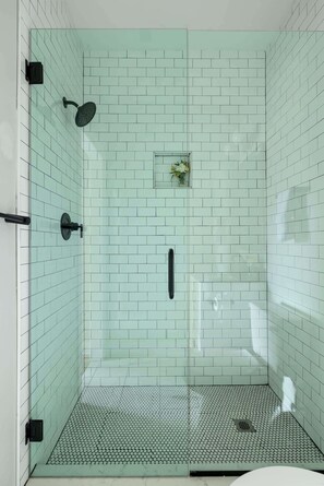 Shower, hair dryer, towels, shampoo