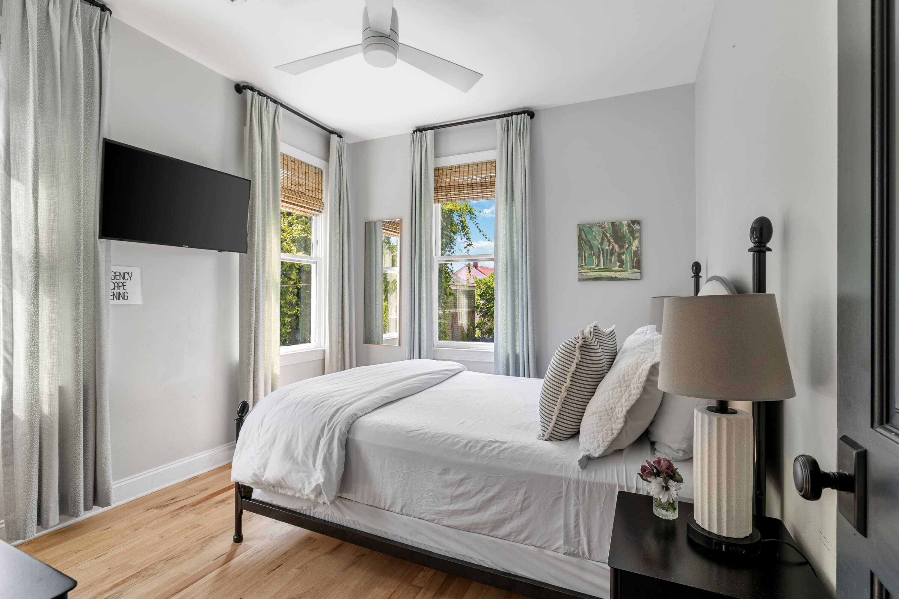 3 slaapkamers, een strijkplank/strijkijzer, reisbedje, wifi