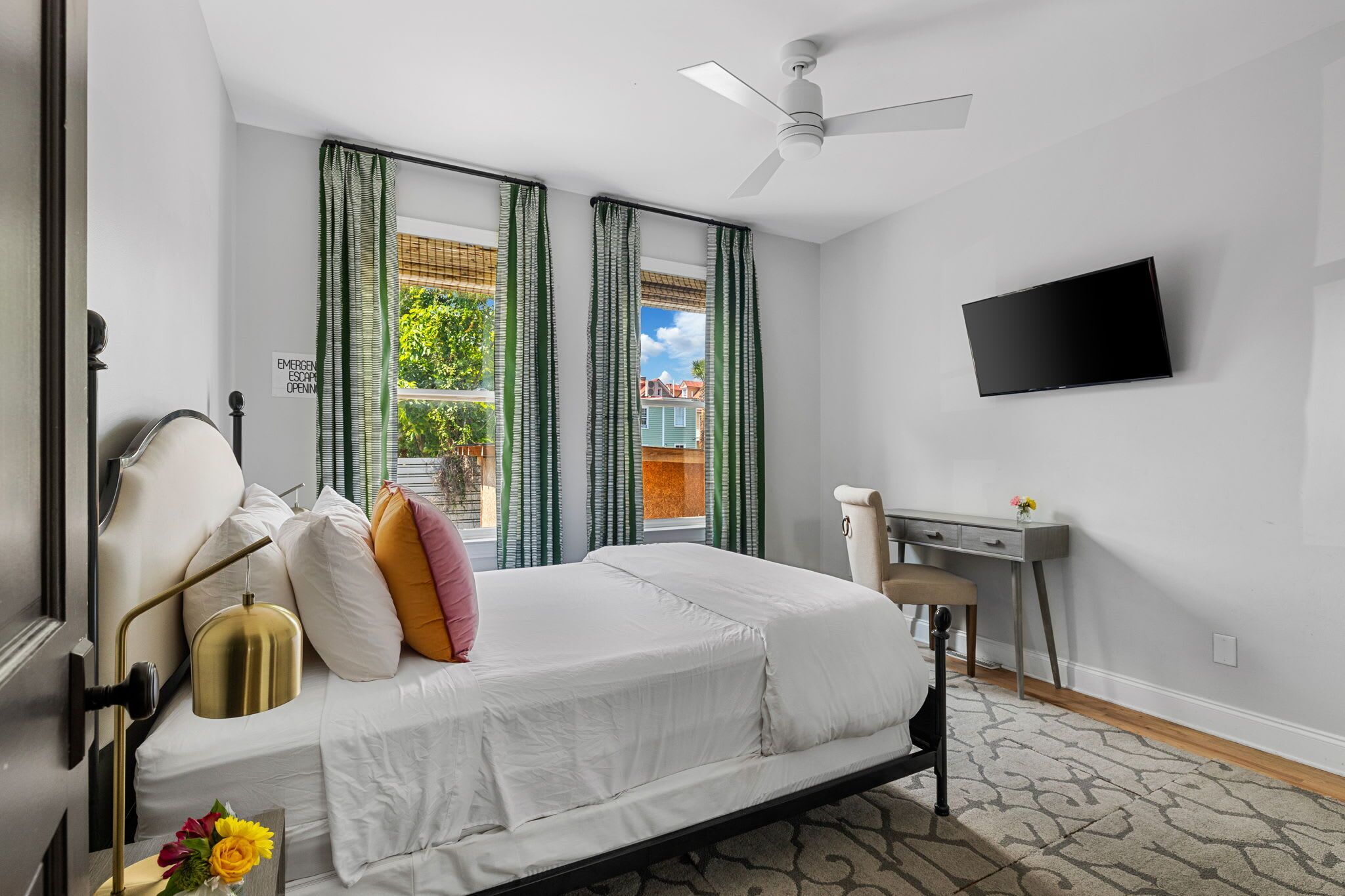 3 habitaciones, tabla de planchar con plancha, cuna de viaje y wifi 