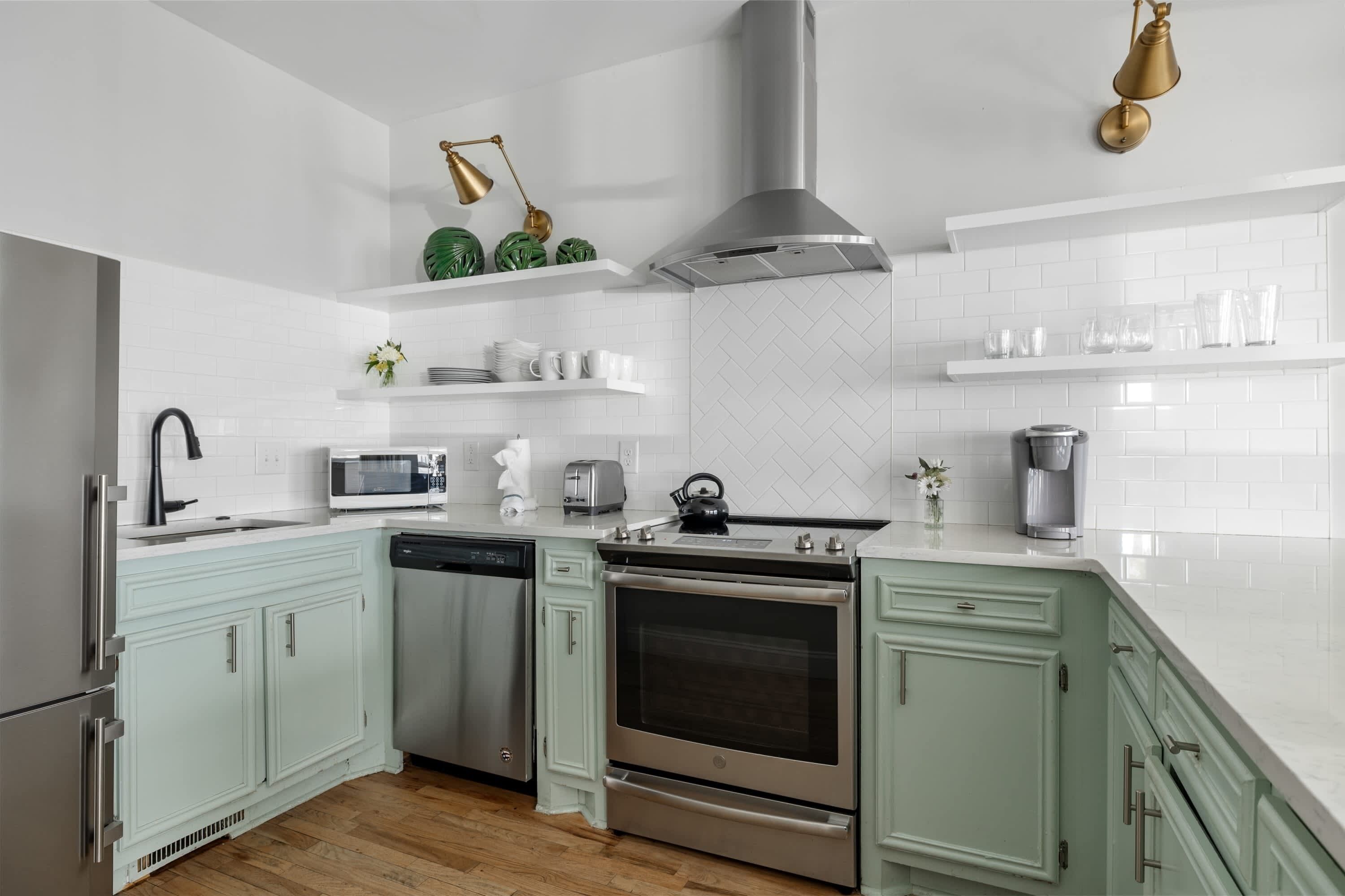 Refrigerador, microondas, horno y parrilla de estufa 