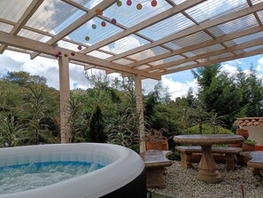 Outdoor dining - La Clara Campestre / Helenor / Rural Accommodation / Pets Accepted / Guarne (Vereda La Clara)