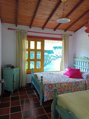 2 bedrooms, desk, iron/ironing board, free WiFi - La Clara Campestre / Helenor / Rural Accommodation / Pets Accepted / Guarne (Vereda La Clara)