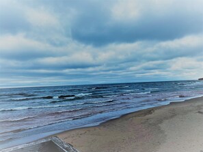 On the beach - Silver Sands Hotel Rv Park (Ontonagon)