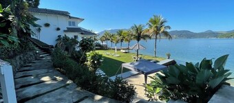 Mansion in Angra dos Reis, with helipad, pier, fitness center and water toys