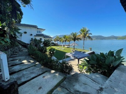 Mansion in Angra dos Reis, with helipad, pier, fitness center and water toys