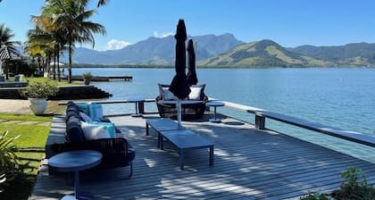 Mansion in Angra dos Reis, with helipad, pier, fitness center and water toys