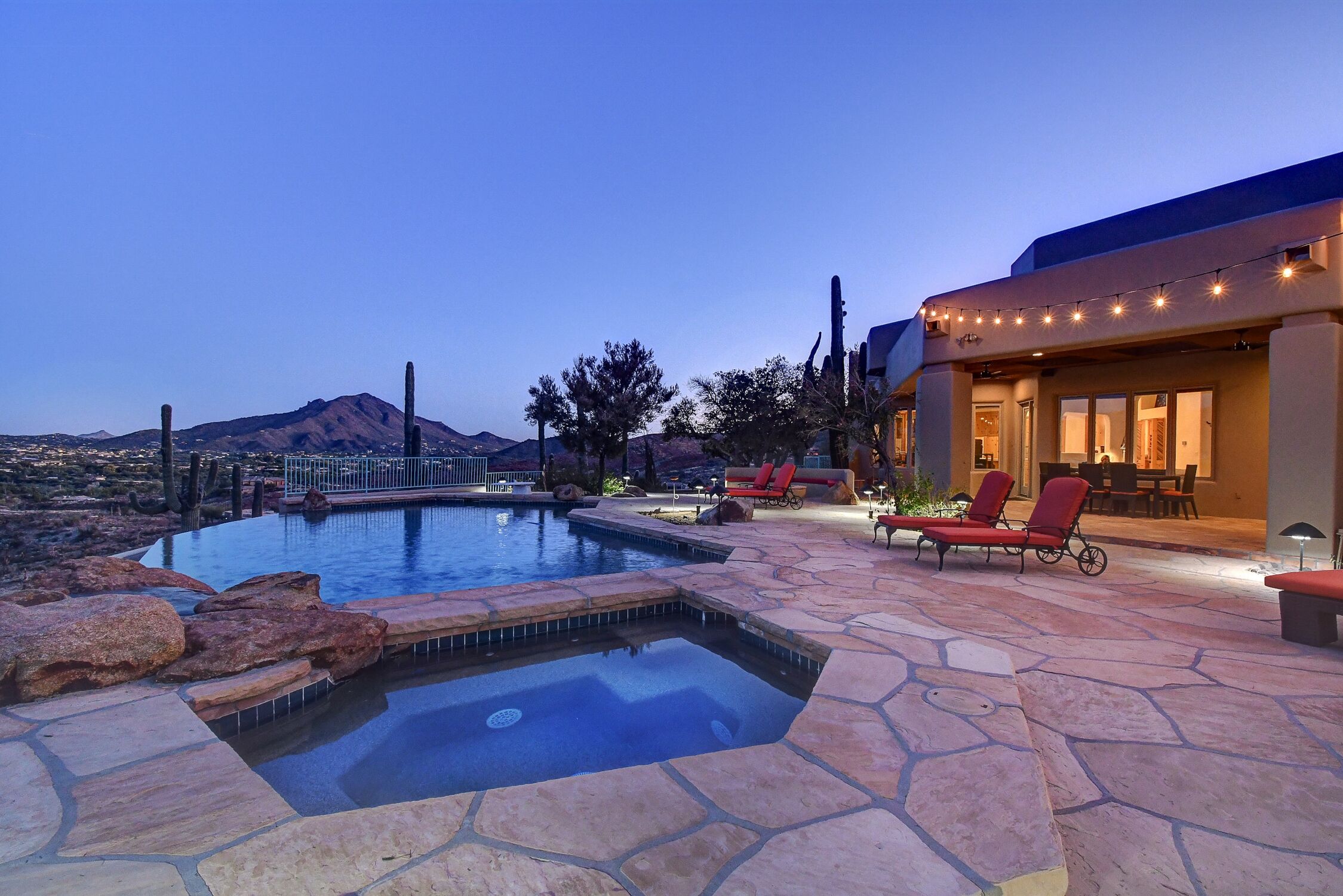 Double D Ranch- Heated Pool, Hot Tub & Endless Views!