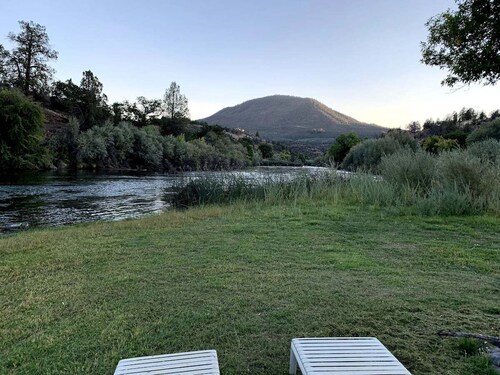 Bedroom with Fire Pit, BBQ+Deck on Klamath River