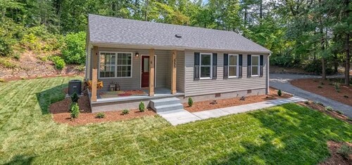 Bright New Cozy Cottage -  1/2 mi from downtown.