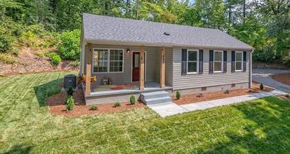 Bright New Cozy Cottage - 1/2 mi from downtown.