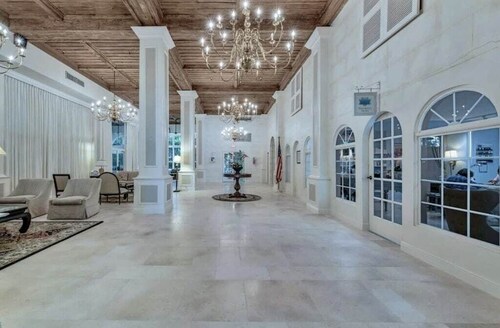 Luxe King Suite - near beach