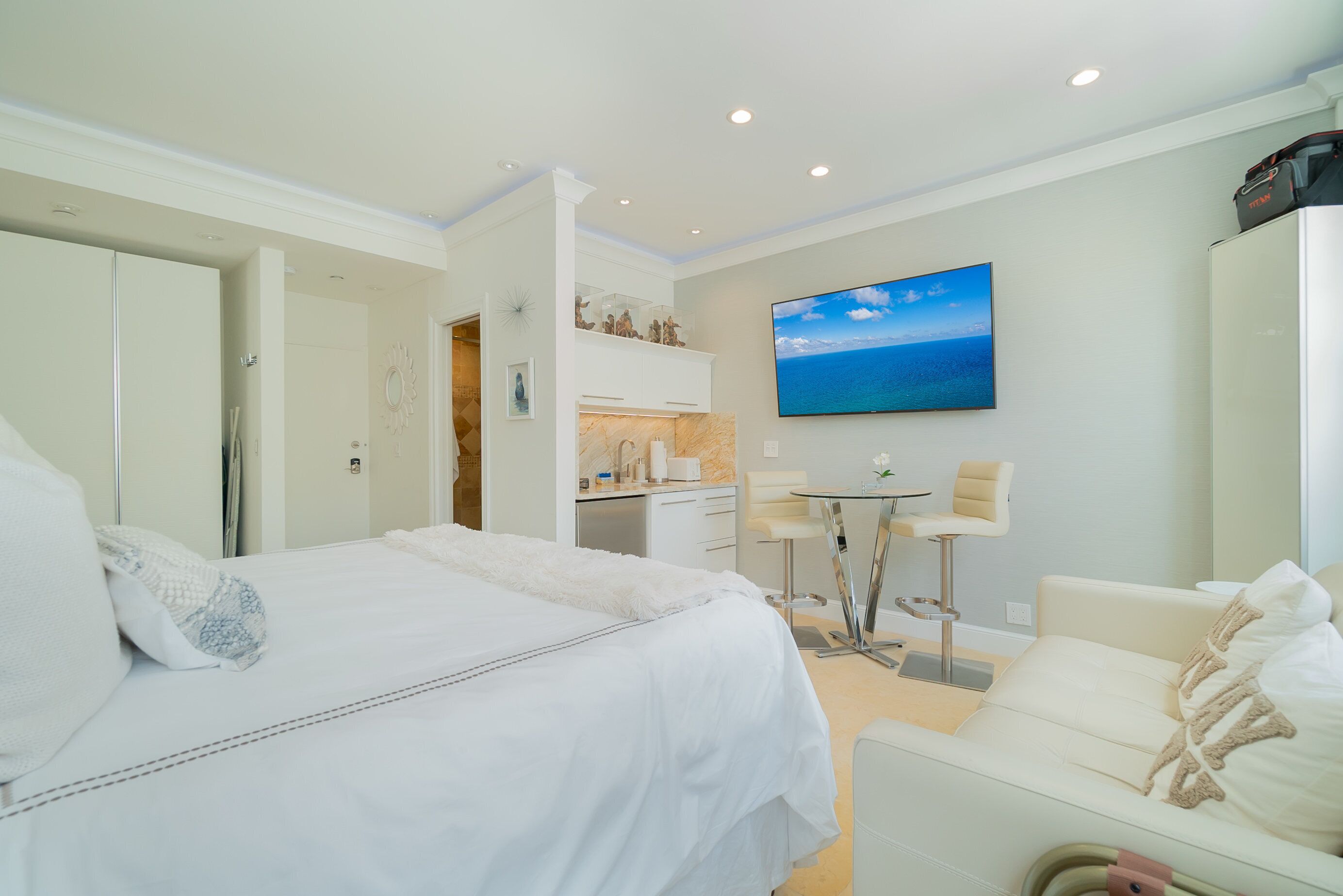 1 chambre, fer et planche à repasser, accès au Wi-Fi (inclus)