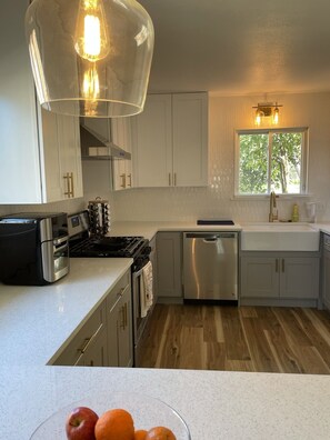 Cookware/dishes/utensils