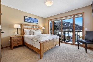4 bedrooms, iron/ironing board, WiFi, bed sheets - Spacious Townhouse, Stunning Views, Phenomenal Location! (Sun Peaks)