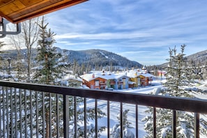 Property grounds - Spacious Townhouse, Stunning Views, Phenomenal Location! (Sun Peaks)