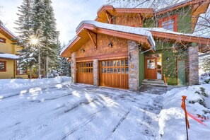 Exterior - Spacious Townhouse, Stunning Views, Phenomenal Location! (Sun Peaks)
