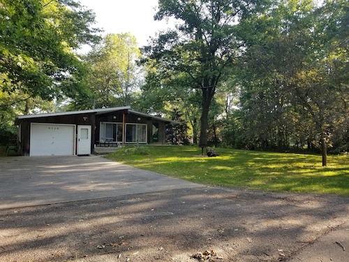 Lake Access! 5 minutes to the dunes!
