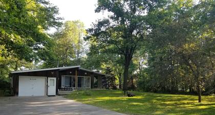 Lake Access! 5 minutes to the dunes!