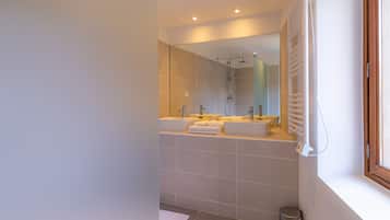 Bathtub, hair dryer, towels, toilet paper