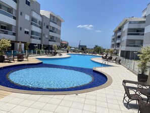 حمّام سباحة خارجي