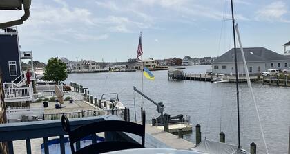 4BR, 2.5 BA Private WATERFRONT home with in law suite. Great for large families