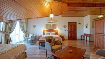 Hochwertige Bettwaren, Betten mit Memory-Foam-Matratzen, Schreibtisch