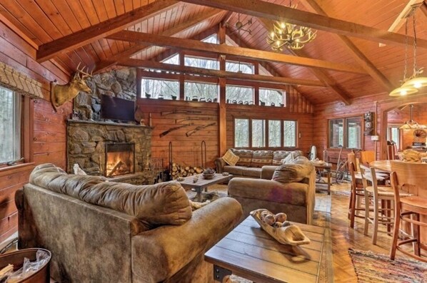 Smart TV, fireplace, stereo, computer monitors