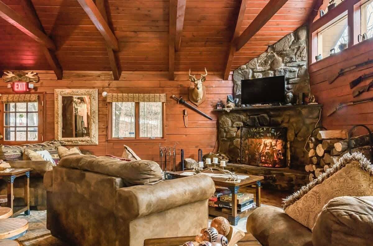 Smart TV, fireplace, stereo, computer monitors