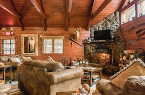 Smart TV, fireplace, stereo, offices - Wood Cabin in Catskill NYS (Woodbourne)