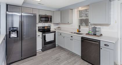 A Charming Home Minutes to Downtown, Zoo, & Airport with Hidden Reading Nook!