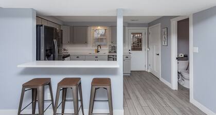 A Charming Home Minutes to Downtown, Zoo, & Airport with Hidden Reading Nook!