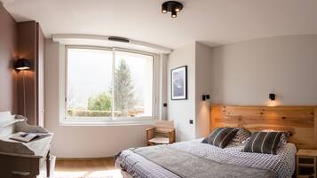 4 slaapkamers, een kluis op de kamer, een bureau