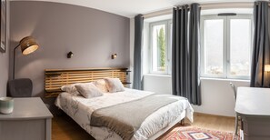 4 bedrooms, in-room safe, desk, iron/ironing board - CHALET LA SOURCE: 4-star mountain wellness in the heart of the Pyrenees (Cauterets)