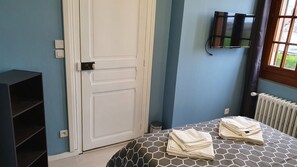 2 bedrooms, iron/ironing board, free WiFi, bed sheets - House, garden, barbecue and bicycle classified 3*. (Dives-sur-Mer)