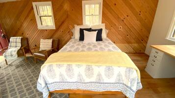 2 bedrooms, travel cot, WiFi, bed sheets