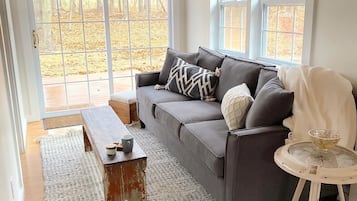 Smart TV, fireplace, music library