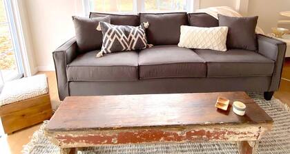 Renovated cabin / beach access / 1+ acre of woods