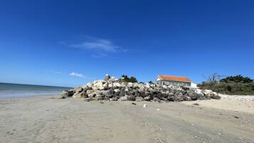 Plage à proximité, chaises longues