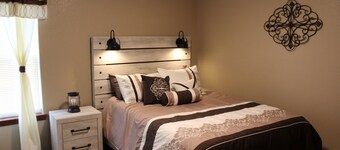 Quiet and Comfortable!  5 minutes away from parks/hospitals