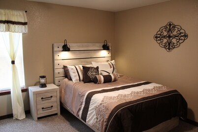 Quiet and Comfortable!  5 minutes away from parks/hospitals